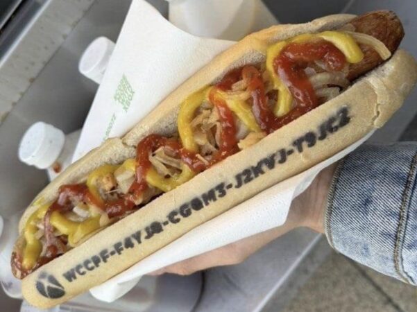 На матче ФК “Манчестер Юнайтед” продавались хот-доги с кодами на подписку Game Pass