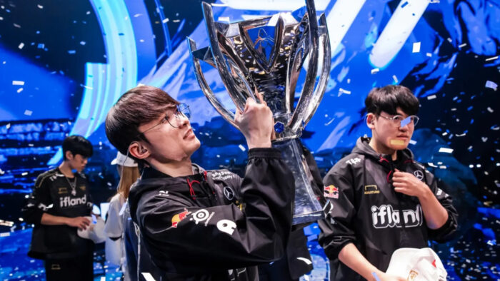 Президент Южной Кореи поздравил игроков T1 с победой на чемпионате мира