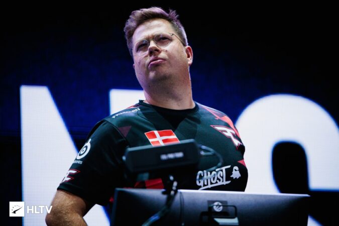 Ставка дня. Cloud9 против FaZe Clan в полуфинале Thunderpick World Championship 2023