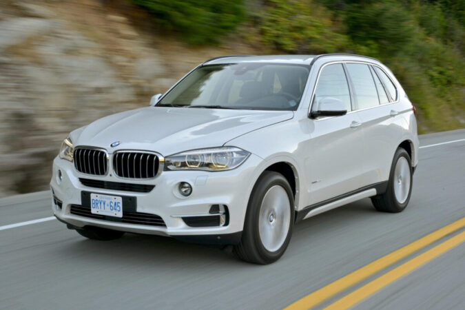 BMW отзывает внедорожники в США из-за взрывающихся подушек безопасности