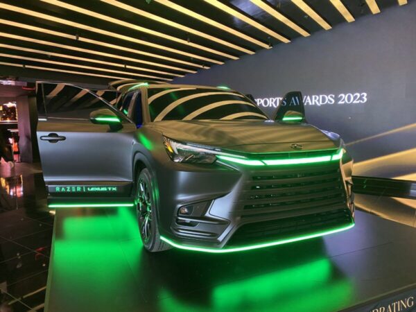 Razer и Lexus представили геймерский автомобиль