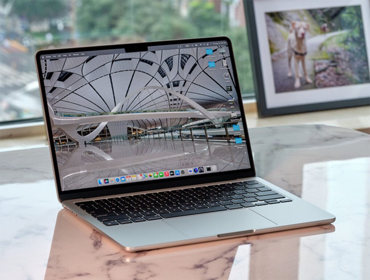 По слухам, Apple разрабатывает гигантский 20-дюймовый ноутбук ...