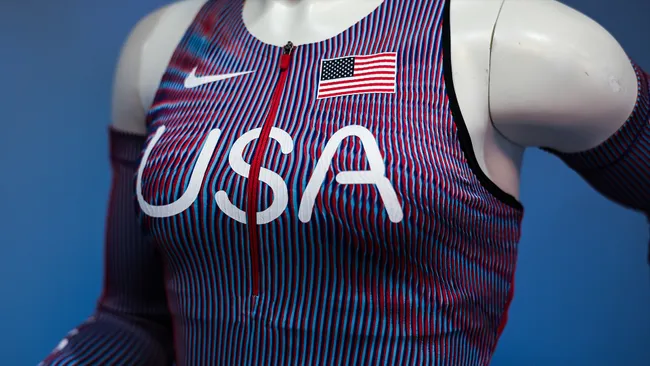 Nike находится под огнем критики за женские спортивные костюмы