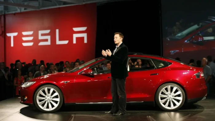 Tesla снизила цены на свои электромобили из-за спада продаж