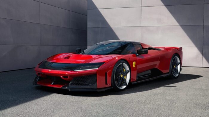 Ferrari представила новый гиперкар F80 с рекордной мощностью в 1200 л.с.