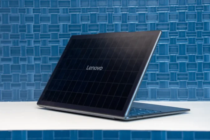 Lenovo представили концепт ноутбука, который заряжается от солнца