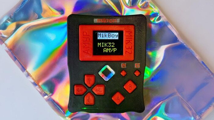 Российская компания «Микрон» представила игровую консоль MikBoy на форуме «Микроэлектроника-2025»