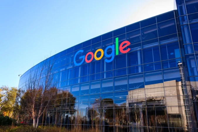 Суд обязал Google выплатить $425 млн за нарушение приватности пользователей