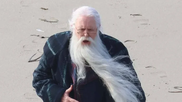 В сети появились фотографии «нового» Дамблдора со съемок сериала про Гарри Поттера